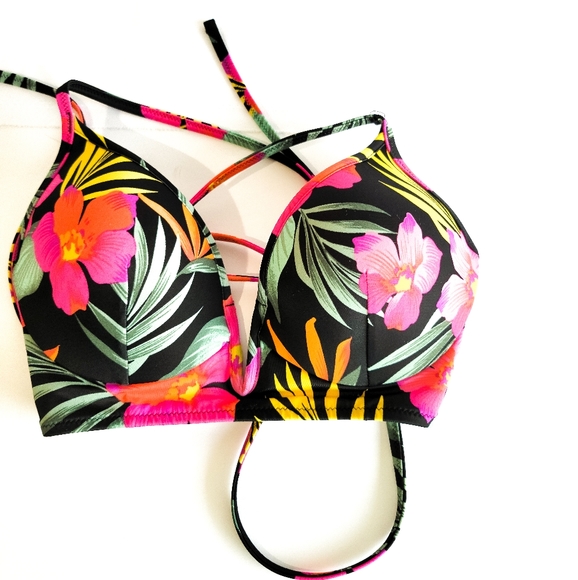 Shade & Shore Other - Shade & Shore V Wire Floral Bikini Swim Top